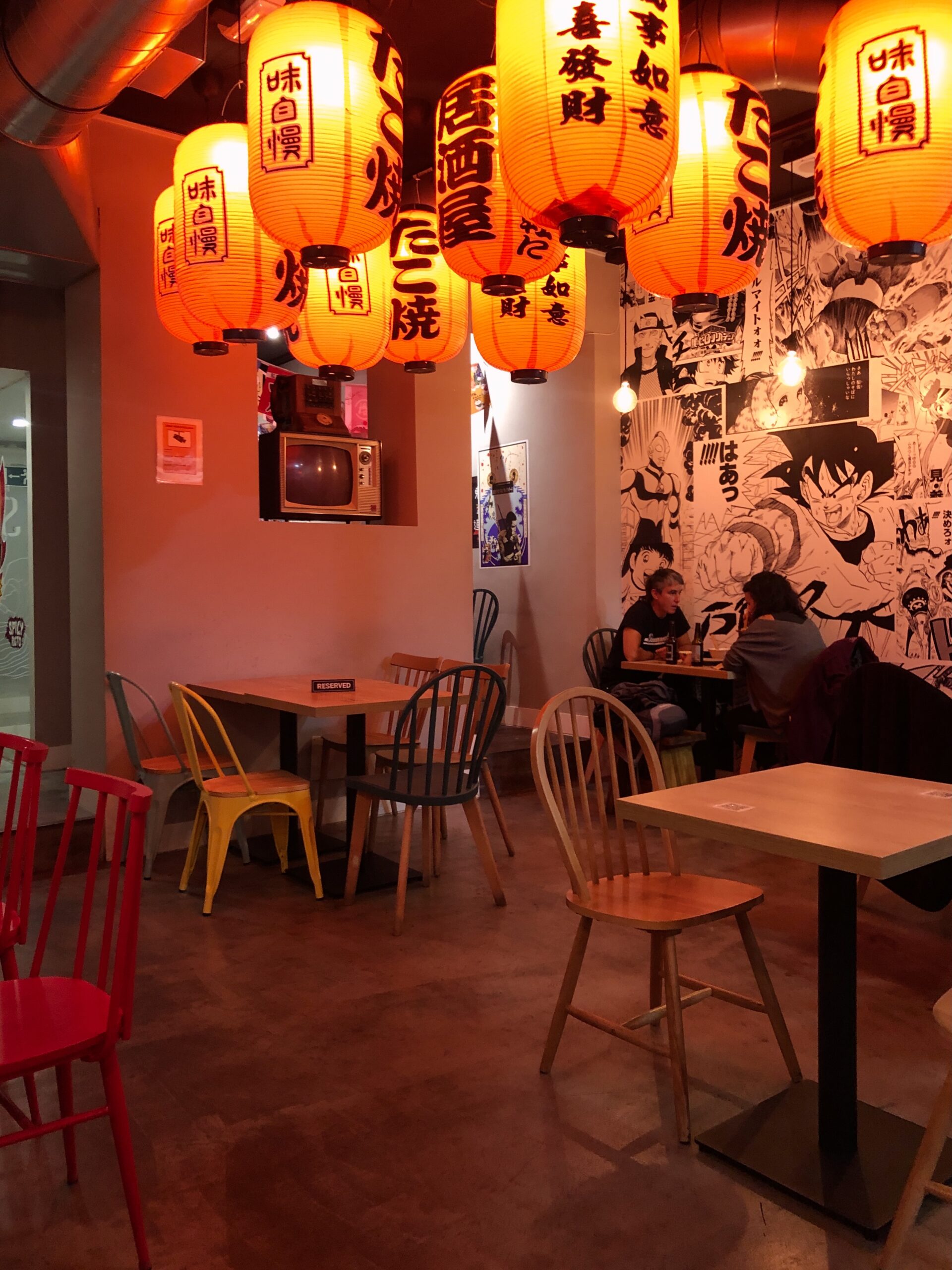 The interior of Ramen Shifu in Madrid, covered in red Japanese lanterns.